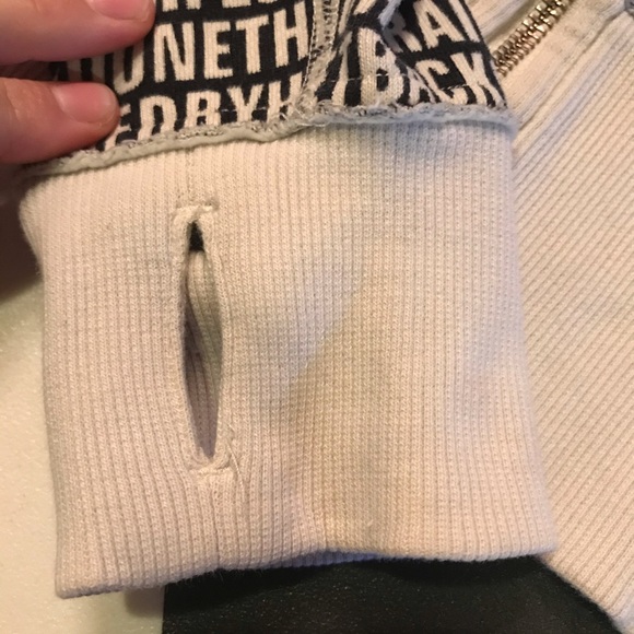 ✨Special Edition Rare✨2 in 1 Manifesto Fuzzy Hood - Picture 7 of 8